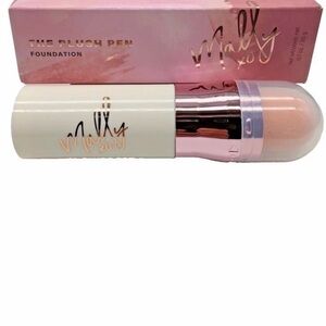 Mally Beauty The Plush Pen Foundation - Light